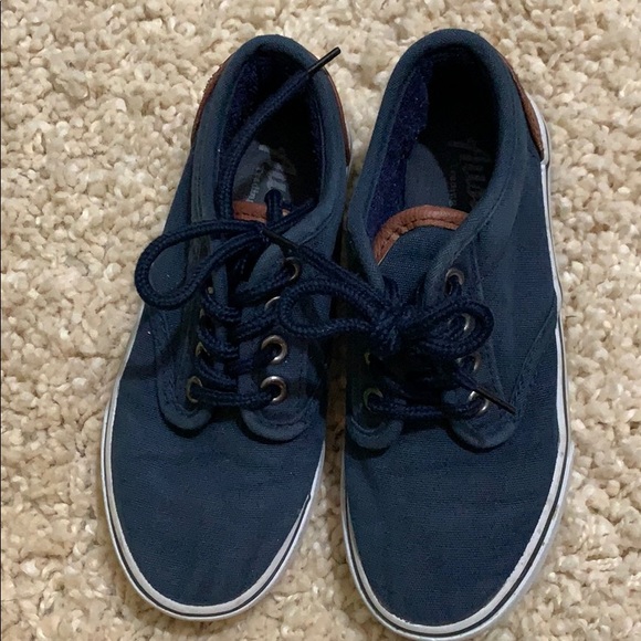 Boys  Austin Tradings Co canvas shoes size 11 - Picture 2 of 7